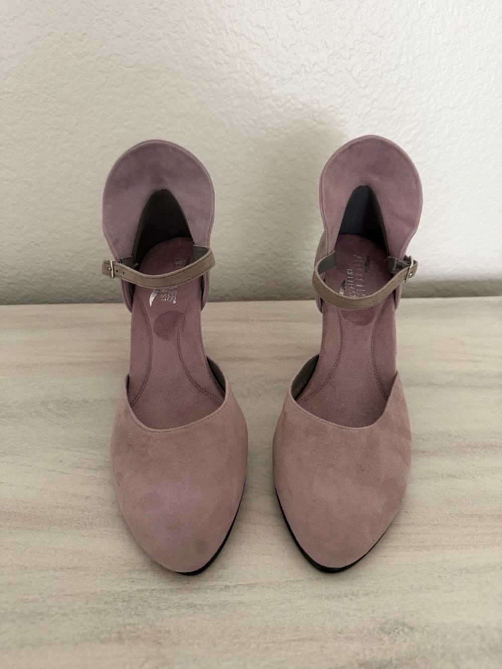 Aerosols Classic Mary Jane Suede Heels in Dusty Rose size 9 M - Picture 3 of 6
